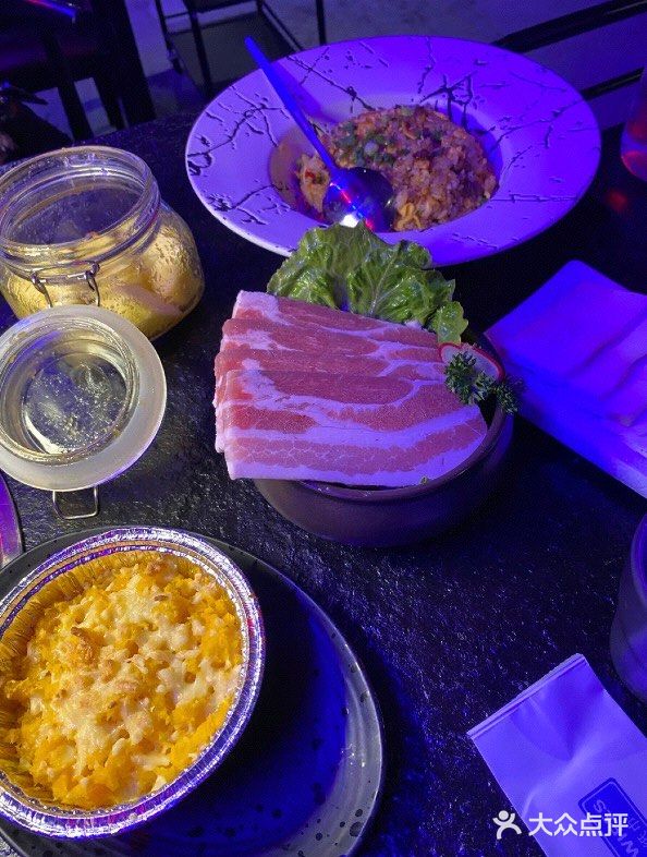 重庆探店｜国潮来袭‼️九街一家炫酷小众的宝藏烤肉店
