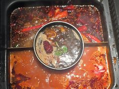 -老牌坊云南鱼豆花火锅(哈西万达店)