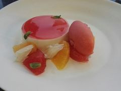 意式奶冻配当季水果-Mercato莫卡多露台餐厅与酒吧(K11店)