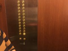 -明华大厦-停车场