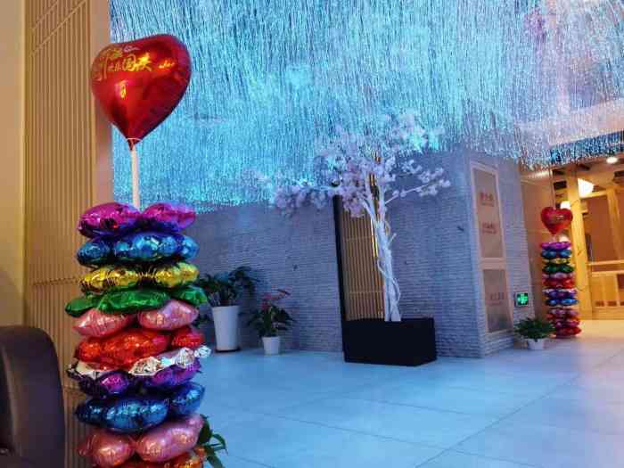 权金城烤串夜宵(农大店)-"朋友介绍一家新开的海鲜餐厅 一开始没觉.