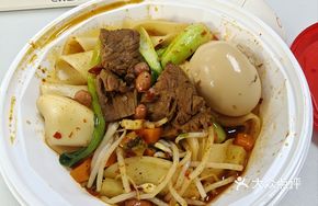 Beef Oil-Poured Wide Noodles