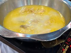 -鲜入围煮花胶鸡海鲜火锅