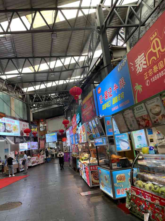 泰龙城小吃街-"国庆期间也是人山人海的,自从大学毕业之后.