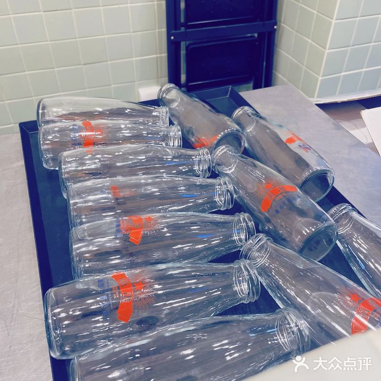 北京首店“红星前进面包牛奶有限公司”开业啦～面包脑袋速冲