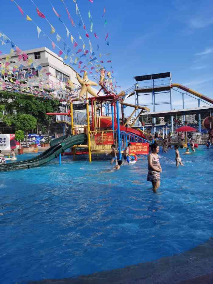 鸿力水上乐园-"还可以吧,去过好几次了,第一次在网上购票.