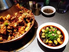 青椒皮蛋-老佛爷铜炉蛙锅(东门老街店)