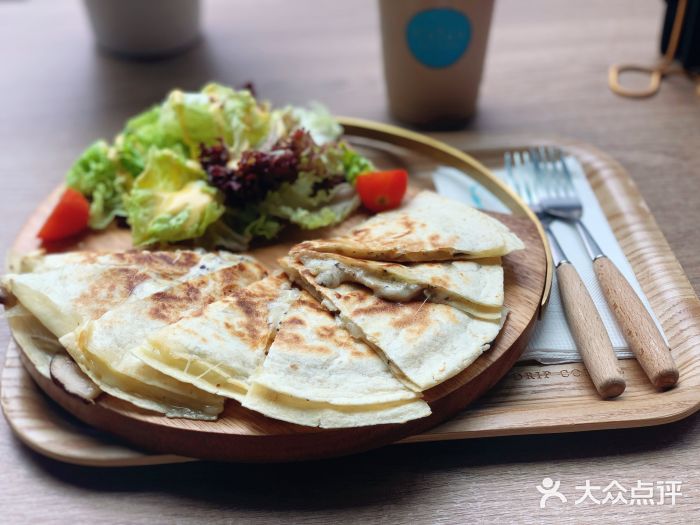 奎克咖啡Cuiqu(晶品店)松露牛肝菌薄饼图片