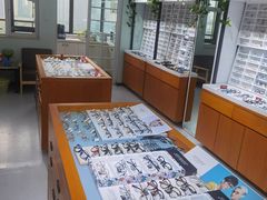 -视野联行眼镜•蔡司•依视路(温江店)