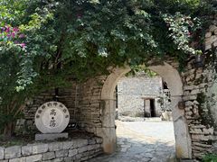 -高荡千年布依古寨旅游景区