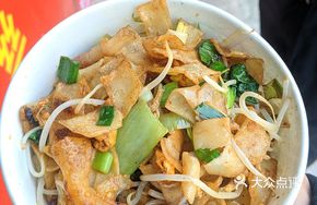 Braised Bean Threads with Preserved Pork and Sausage