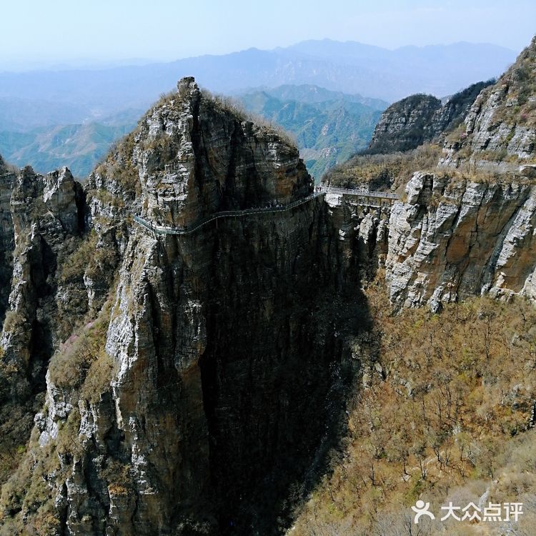 北方的“小黄山”，玻璃栈道让你心惊胆跳