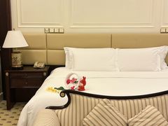 -深圳富苑皇冠假日套房酒店