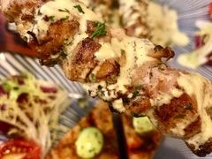 炭烤鸡肉串配酸奶黄瓜酱-帕歌西班牙餐厅paco tapas