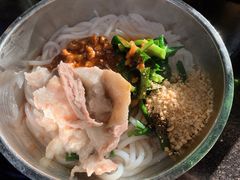 -鸿浩扒猪脚米线