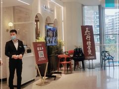 等位区-三人行骨头王火锅(长寿店)