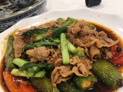 拍蒜虎皮尖椒炒肥牛-广州酒家(文昌总店)