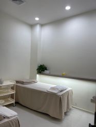 -苗方清颜专业祛痘·皮肤管理