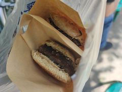 烧饼夹肉-李小老烧饼(常营民族家园店)