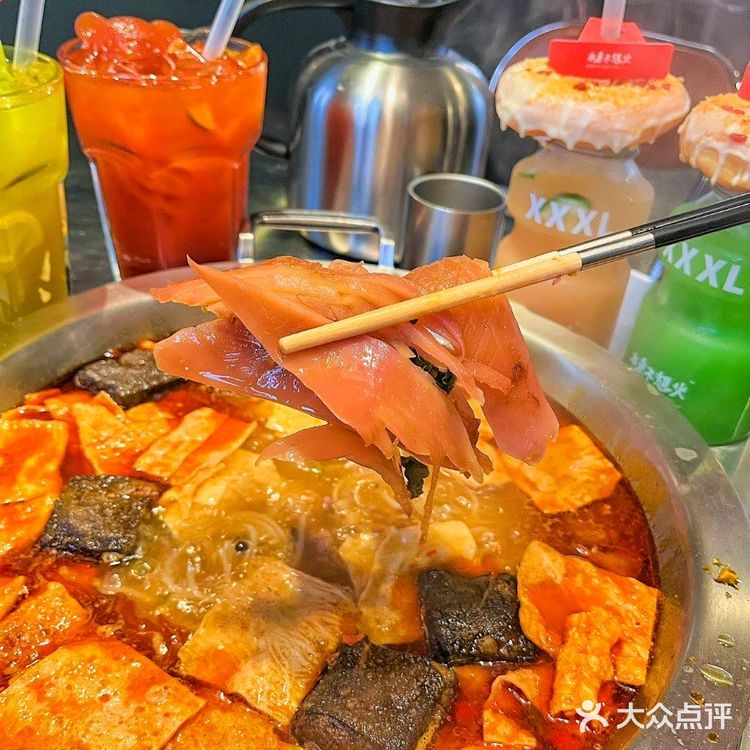 这家文艺螺蛳粉火锅店，闻着滂臭吃着真香！