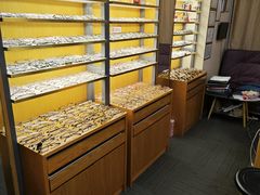 -优医视平价眼镜蔡司依视路折扣工厂店(十里堡店)