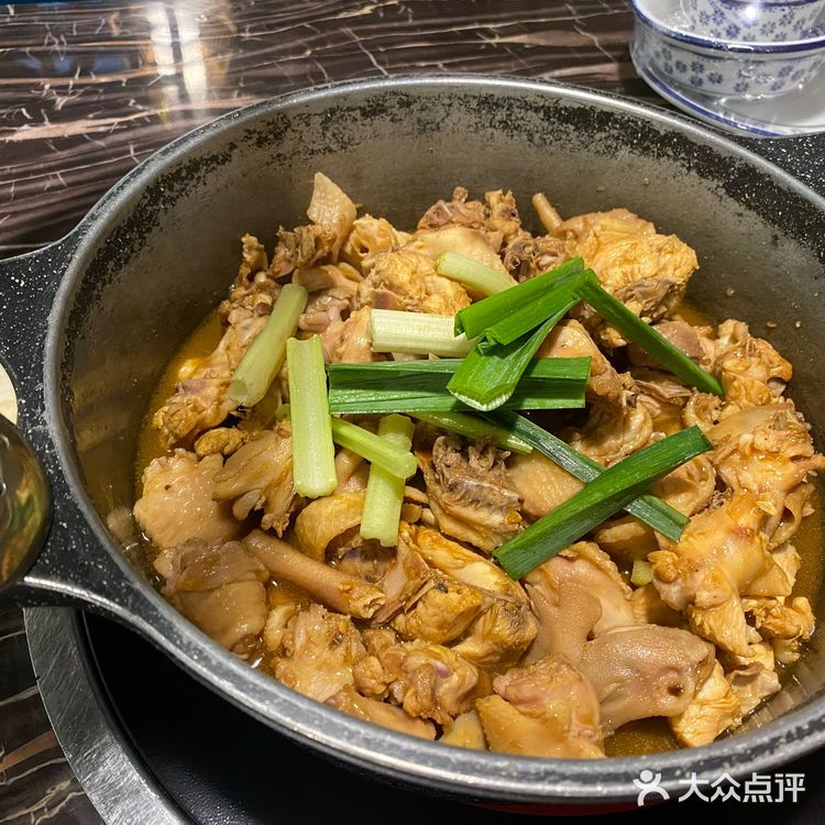 灯光有点暗 其他还好基本都是冲着这个团购去的!