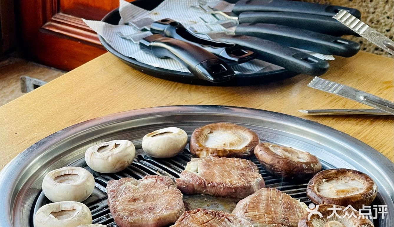 这一刻我被馋到了🥩韩式烤肉也有熟成牛排。