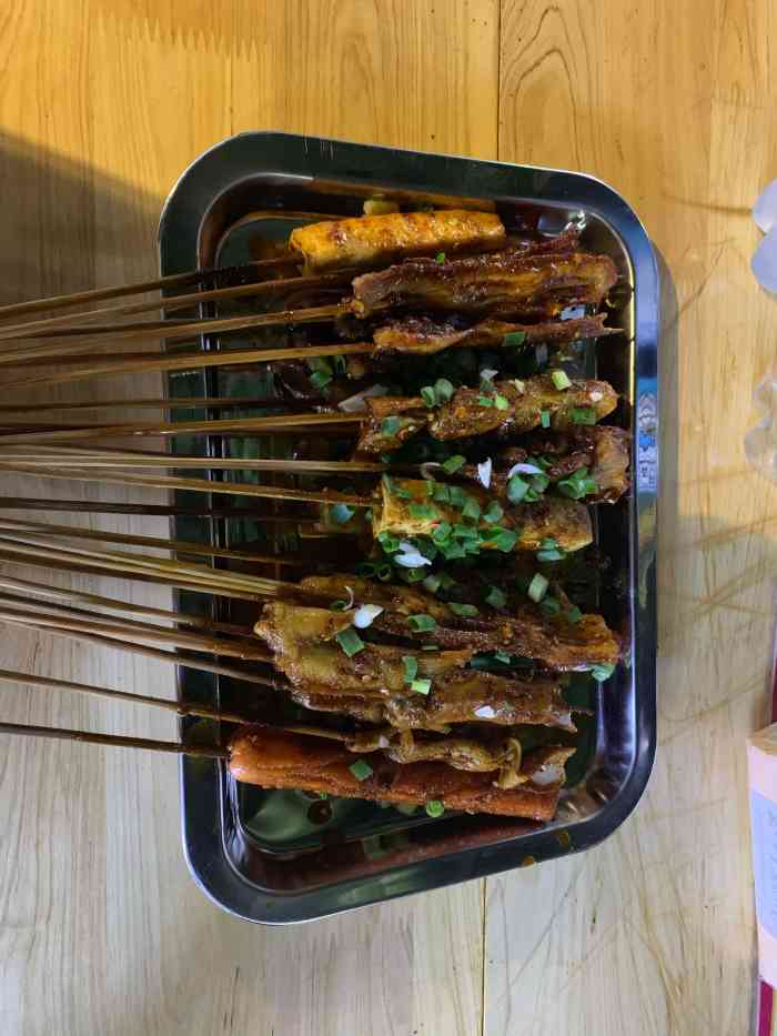 峨边烧烤-"五一大假去吃的,味道很好,点菜的可爱小姑.