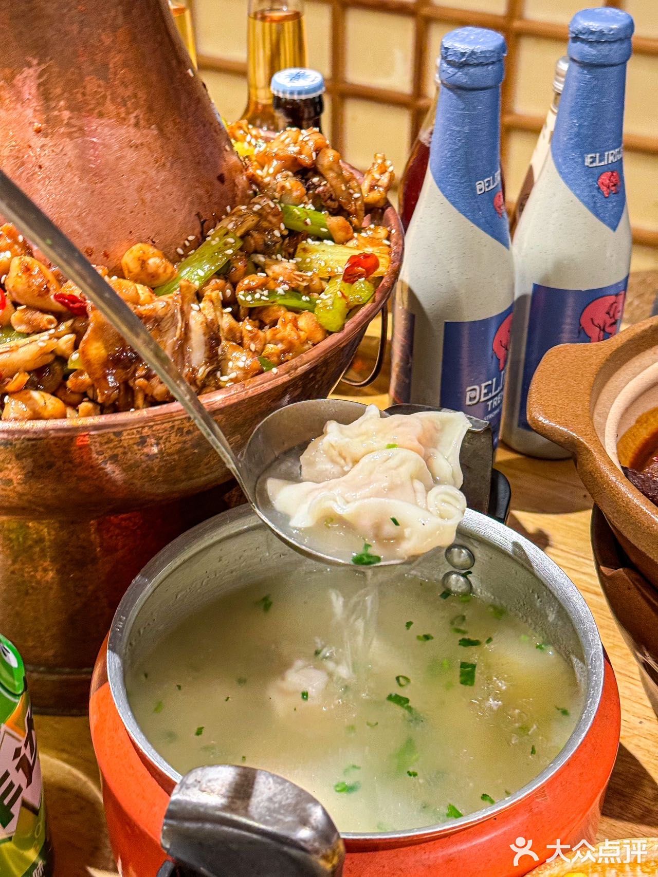 席地而坐啃大闸蟹！在这里吃饭就是舒坦