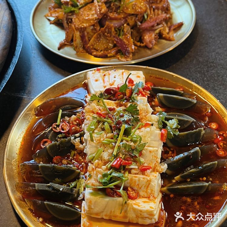 长白山保护开发区池北区白山街三江源宾馆楼下