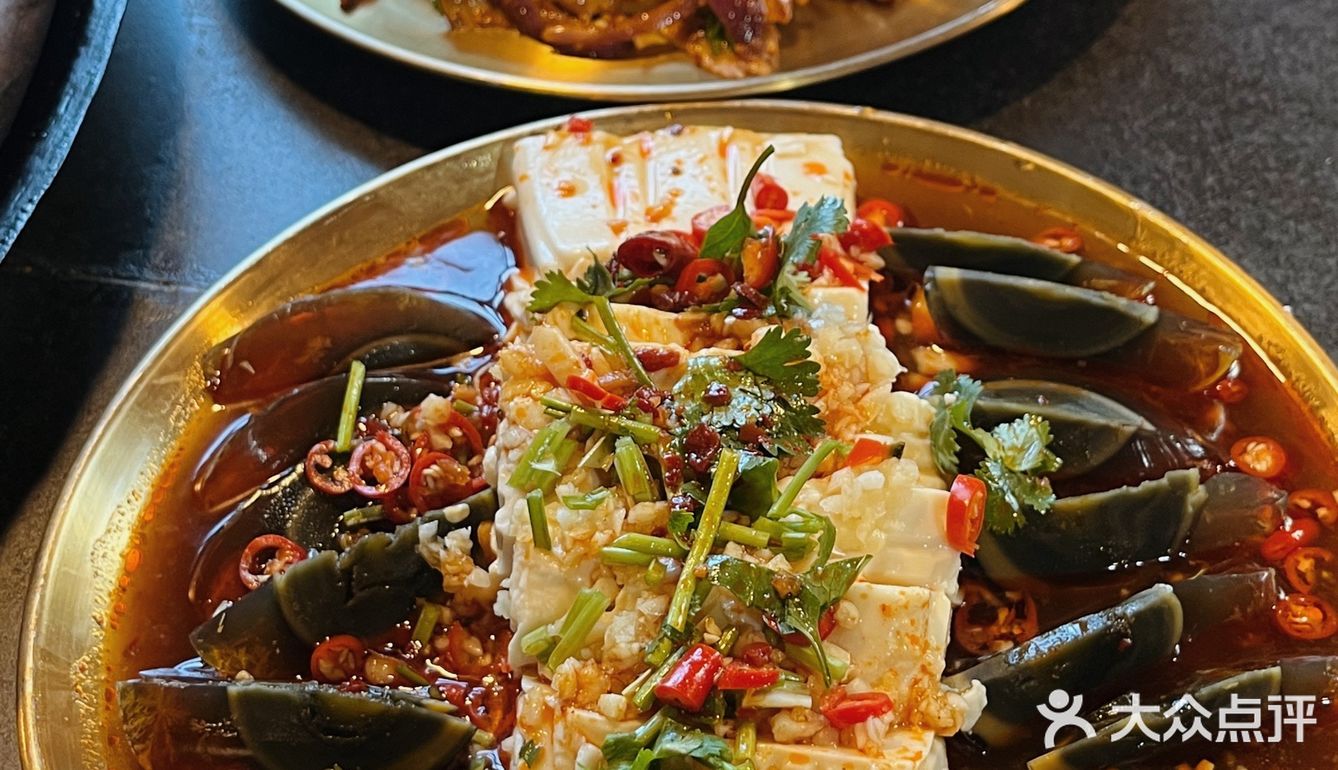 长白山保护开发区池北区白山街三江源宾馆楼下