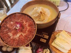 -鲜入围煮花胶鸡海鲜火锅