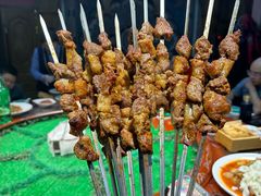 烤牛羊肉串-乡村馕坑肉·烧烤·新疆菜·本地人更爱吃(阿勒泰首店)