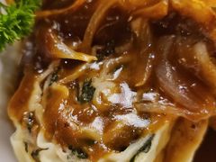 施瓦本饺配红酒洋葱汁-申德勒加油站西餐厅Schindlers Tankstelle(上海外滩店)