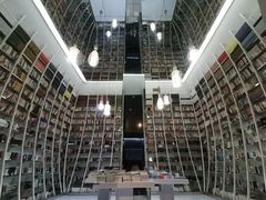 -钟书阁(松江泰晤士小镇店)