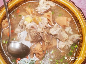 和朋友去自然博物馆玩，小朋友挺多的