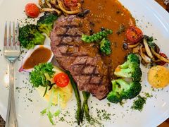 -Chom Cafe and Restaurant