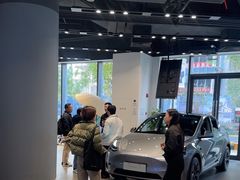 -TESLA 特斯拉(上海太古汇体验店)