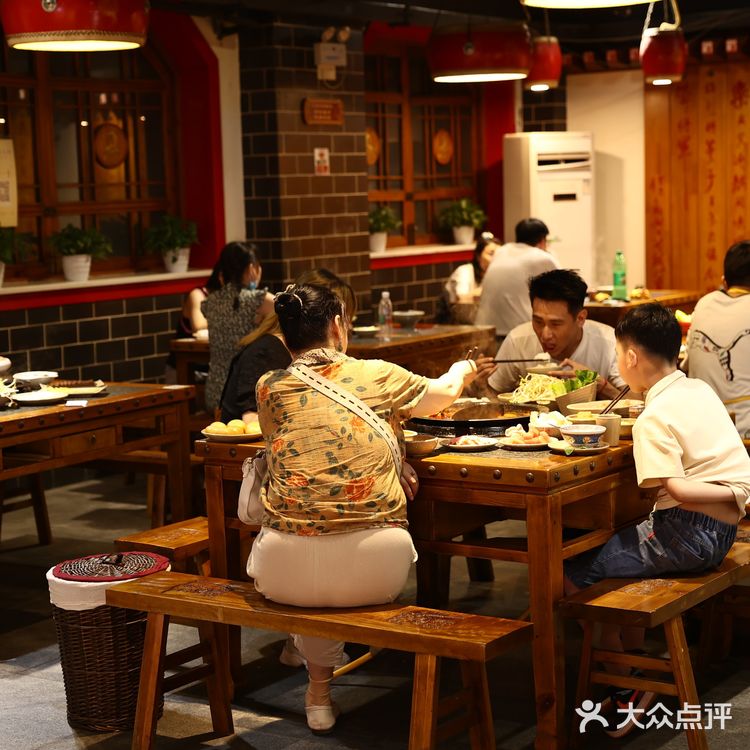 重庆｜解放碑的良心非遗老火锅，锅底好绝