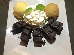 -莓园冰淇淋店