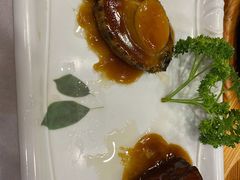 浇汁鲍鱼-老东镇啤酒屋海鲜加工·蒸汽海鲜·海鲜烧烤(台东店)