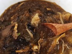 牛肉酸辣汤-贡梅老面馆·蟹粉面·无锡特色小吃(南长街主推店)