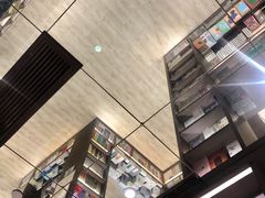 -钟书阁(群光广场店)