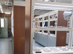 -无奔眼镜·蔡司·依视路授权店(马家堡店)