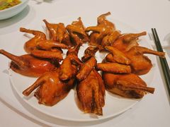 招牌玻璃皮乳鸽-北京厨房(SKP店)