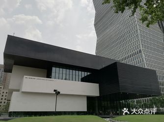 昨晚看著天氣預報，發現今天下大雨，想著外出的人比較少
