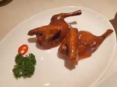 玻璃脆皮乳鸽-利苑酒家(华熙国际店)