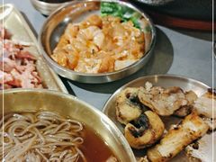 -围炉肉舍•炭烤活鳗•丹东海鲜烤肉(步行街店)