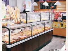 面包甜点陈列柜-金凤成祥(东直门现烤面包店)