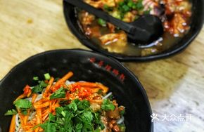 Braised Pork Belly Luosifen in Clay Pot